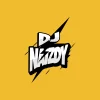 Dj Naizdy sur fond jaune